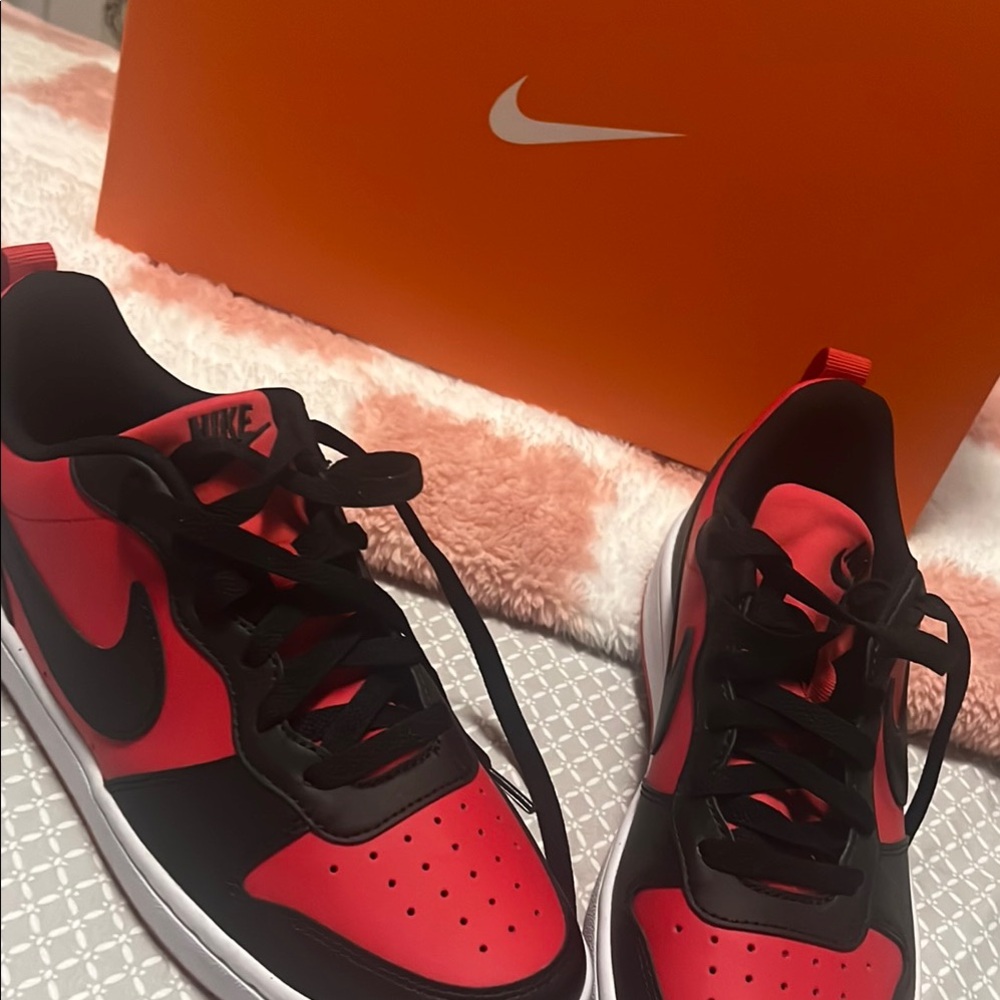 Nike New 7Y (8.5 Women)